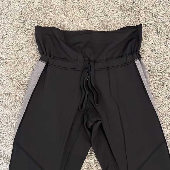 Lululemon Retreat 7/8 Pant Black / Heathered Slate - Picture 6 of 9